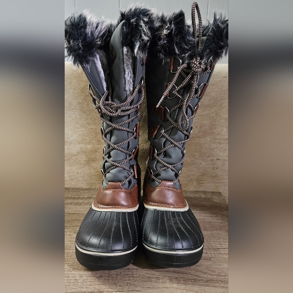 Snow boots